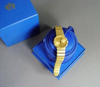 null 264- PIAGET - ASPREY

Montre bracelet d 'homme en or jaune, et sa boîte

Pds...