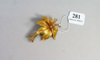null 281- Broche ''Fleur'' en or jaune sertie de brillants

Pds : 7 g