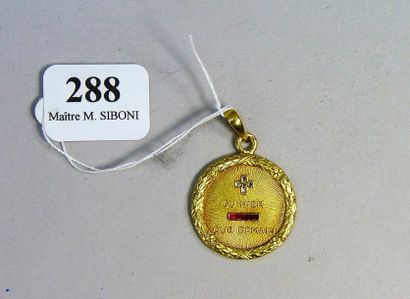 null 288- Médaille d'amour en or jaune sertie de rubis et diamants

Pds : 6,40 g