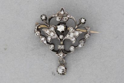 null 307- Broche "Volute" Napoléon III en or et argent sertie de diamants

Pds :...