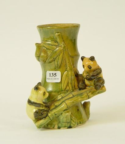 null 135- Vase en faïence à décor de pandas

Hauteur : 14 cm