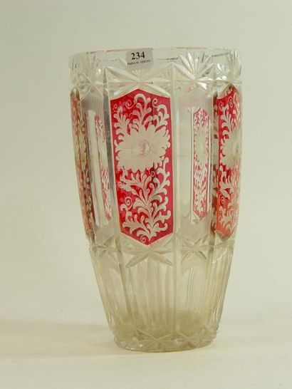 null 234- Vase en cristal de Bohême