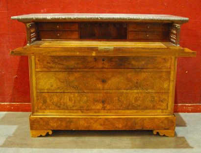 null 313- Commode formant secrétaire

Dessus de marbre

Epoque Louis-Philippe

96...