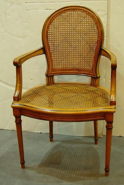 null 319- Fauteuil canné

Style Louis XVI
