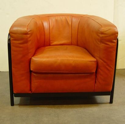 null 328- ZANOTTA

Suite de deux fauteuils Club et un canapé en cuir, piétement en...