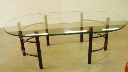 null 331- Table basse ovale

Plateau en verre, piétement en métal laqué noir