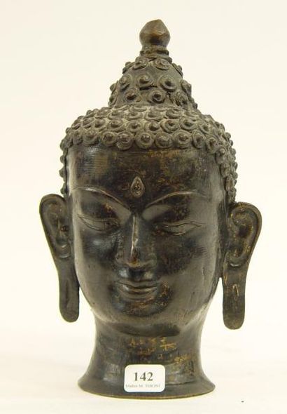 null 142- Tête de bouddha en bronze

Népal

Hauteur: 20 cm