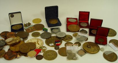 null 166- Collection de médailles et décorations