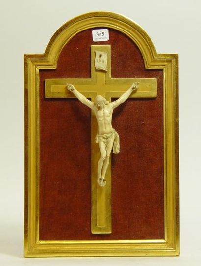 null 345- Christ en ivoire

26 x 15 cm
