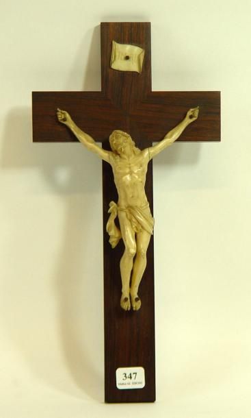 null 347- Christ en ivoire

30 x 15 cm