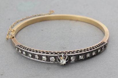 null 103- Bracelet rigide Napoléon III en or et argent orné d'une ligne de diamants...