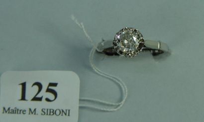 null 125- Bague solitaire en or gris ornée d'un diamant taille ancienne de 0,56 carats

Pds...