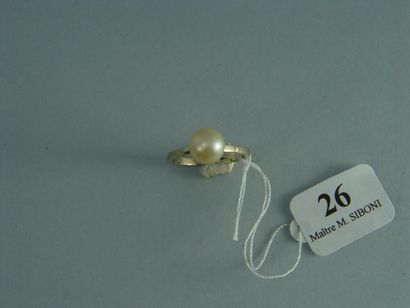 null 26- Bague en or sertie d'une perle

Tour de doigt : 54

Pds : 2,75 g
