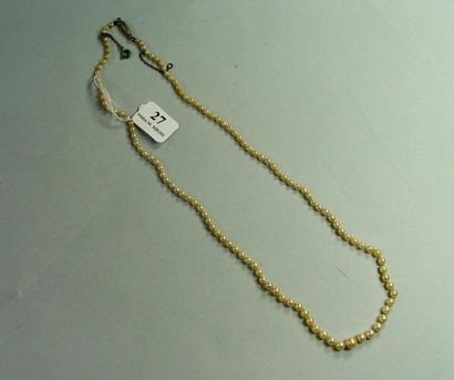 null 27- Collier de perles, fermoir en métal