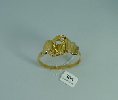 null 306- Bracelet en or jaune à décor d'anneaux et ruban

Pds net : 12,10 g