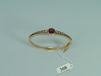 null 308- Bracelet articulé en or jaune serti d'une pierre rouge épaulée de diamants

Epoque...