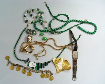 null 4- Lot de bijoux fantaisie : colliers en malachite, boucles d'oreille, collier...