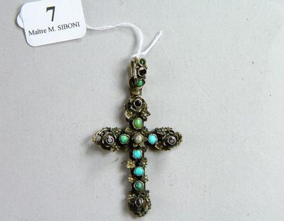 null 7- Croix en argent sertie de turquoises, perles et grenats