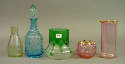 null 110- Cinq vases en verre et verre émaillé