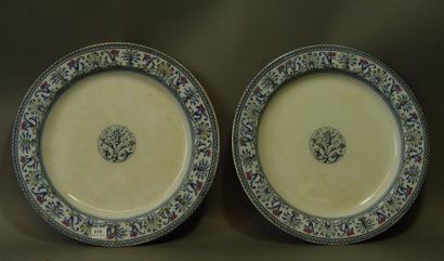 null 119- ATHEMION

Paire de plats en porcelaine

Diamètre : 30 cm
