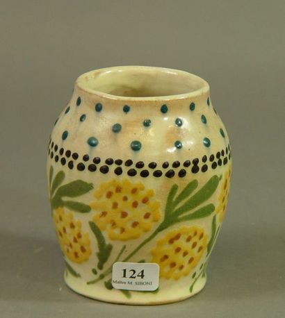 null 124- Vase en faïence à décor de fleurs

H : 10 cm