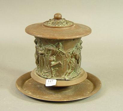 null 147- Pot à tabac à décor de style Antique

H : 16 cm