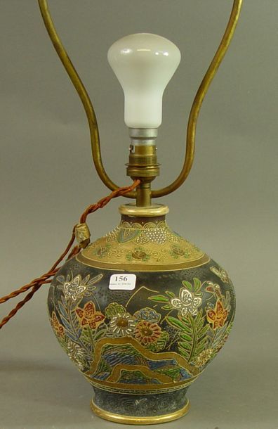 null 156- Pied de lampe en porcelaine de Chine

H : 20 cm