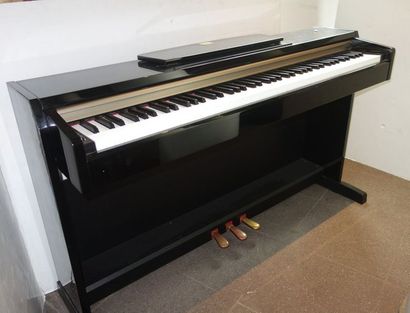 null 199- YAMAHA - Clavinova

Piano électrique laqué noir