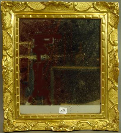 null 204- Miroir cadre en bois et pâte dorée

37 x 32 cm