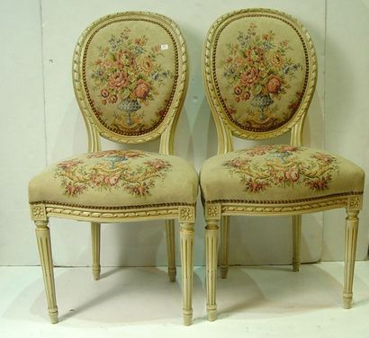 null 211- Six chaises de style Louis XVI