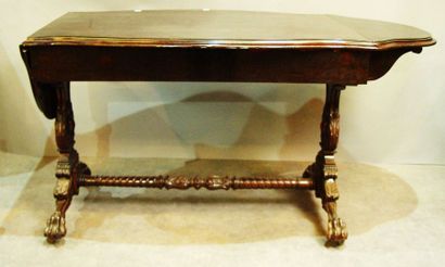 null 255- Table de milieu à volets

Piétement en bois sculpté

Style Renaissance