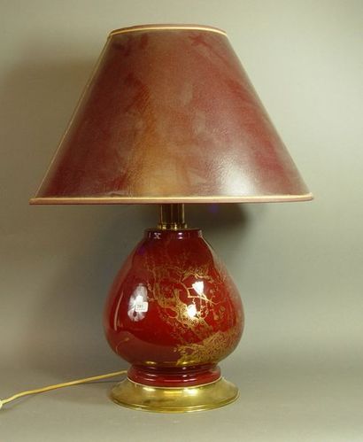 null 281- Lampe en porcelaine rouge et or à décor d'arbre et oiseaux

H : 38 cm