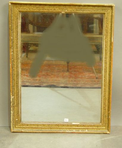 null 286- Miroir, cadre en bois et pâte dorée

70 x 54 cm