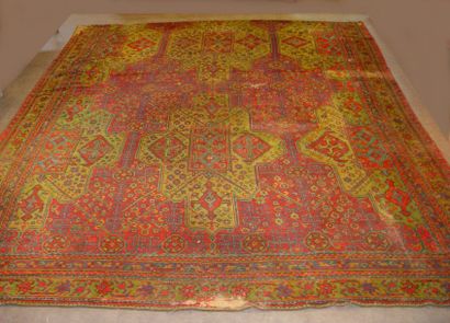 null 300- Important tapis d'Orient

(usures et trous)

490 x 400 cm