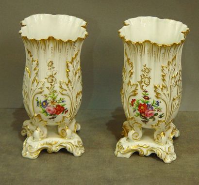 null 305- Paire de vases en porcelaine de Paris

H : 26 cm