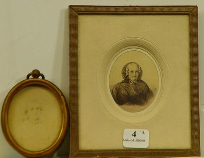 null 4- ''Portrait''

Miniature monogrammée AD et un cadre

Hauteur : 6 cm