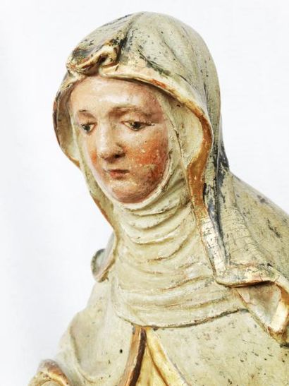 null 77- Sculpture en bois polychrome et doré représentant Sainte Elisabeth de Hongrie...