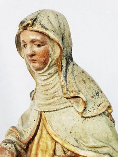 null 77- Sculpture en bois polychrome et doré représentant Sainte Elisabeth de Hongrie...