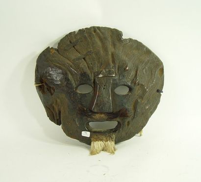 null 76- Masque en bois sculpté