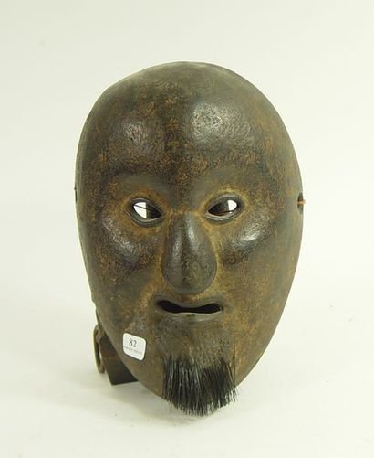 null 82- Masque en bois sculpté