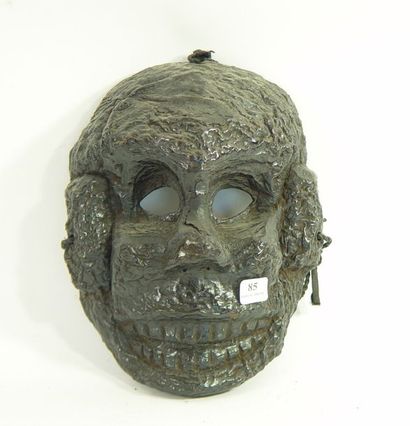 null 85- Masque en bois sculpté