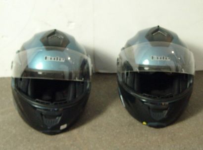 null 1bis- Deux casques de moto
