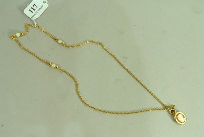 null 117- Chaîne de cou en or jaune et perles, et pendentif ''camée''

Pds brut :...