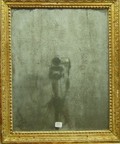null 127- Miroir cadre doré

48 x 39 cm