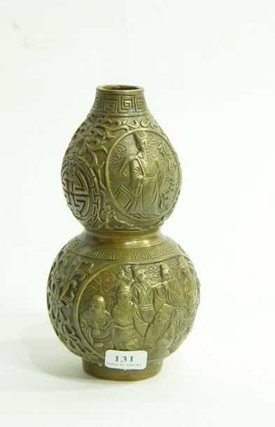 null 131- Vase à décor de musiciens en bronze doré

Extrême-Orient

Hauteur : 17...