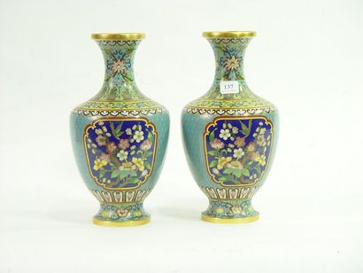 null 137- Paire de vases en cloisonné

Hauteur : 23 cm