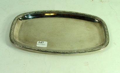 null 147- CARDEILHAC

Plateau à courrier en métal argenté

Longueur : 22 cm