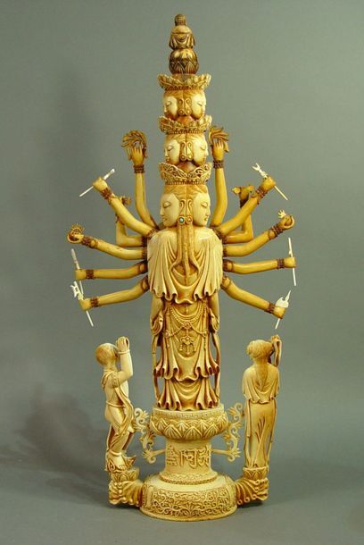 null 111- ''Shiva à bras multiples''

Okimono en ivoire, signé

Fin XIXème - début...