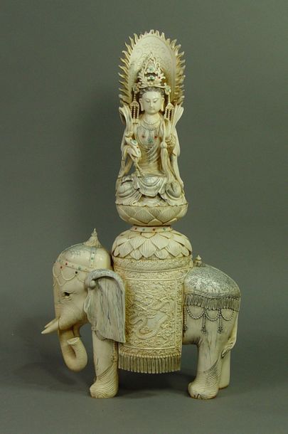 null 112- ''Déesse sur son éléphant''

Okimono en ivoire et incrustation de corail...