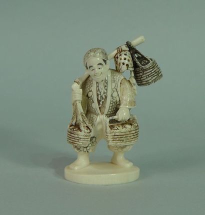 null 141- ''Marchand de paniers''

Okimono en ivoire

Hauteur : 8 cm